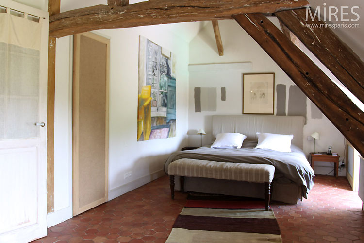 C0349 – Bedroom and exposed beams