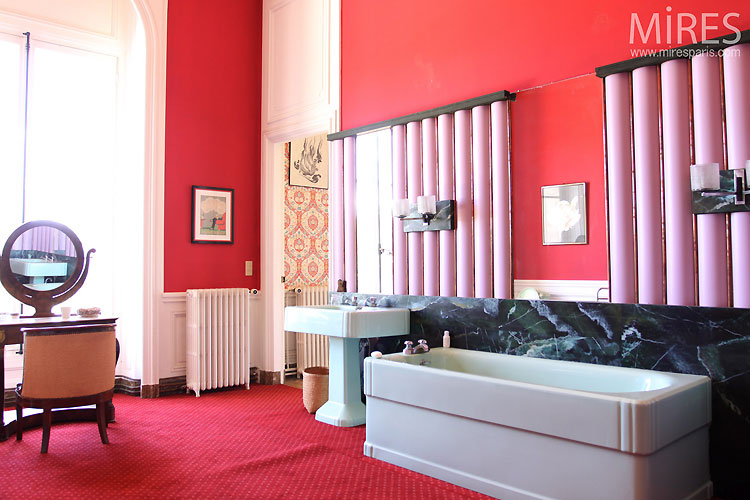 Salle de bains rétro. C0355