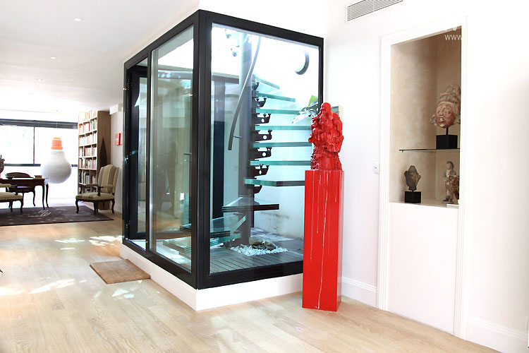 Glass stairs. C0361