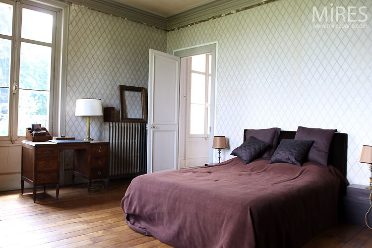 Large classic bedroom. C0362