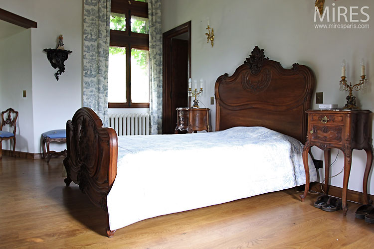 C0378 – Classic bedroom