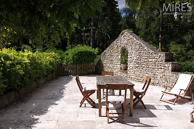 Terrasse bucolique. C0386