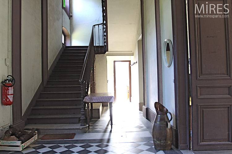 Check pattern at the entrance. C0419