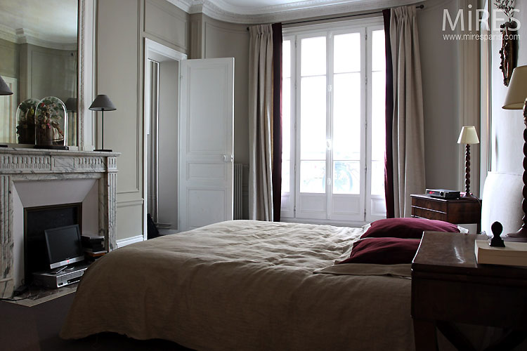  Chambre haussmannienne  C0490 Mires Paris