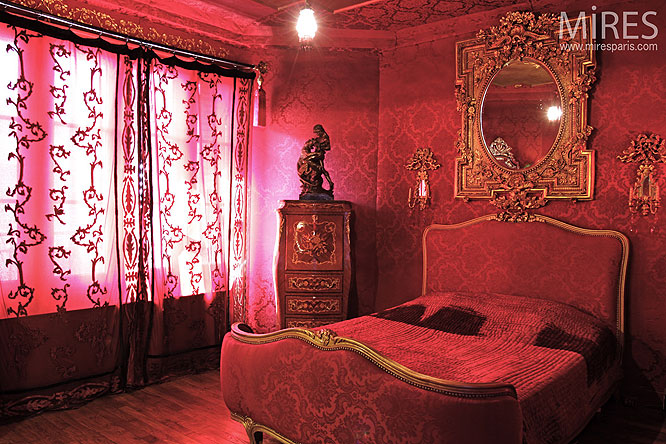 C0077 – Colorful bedroom