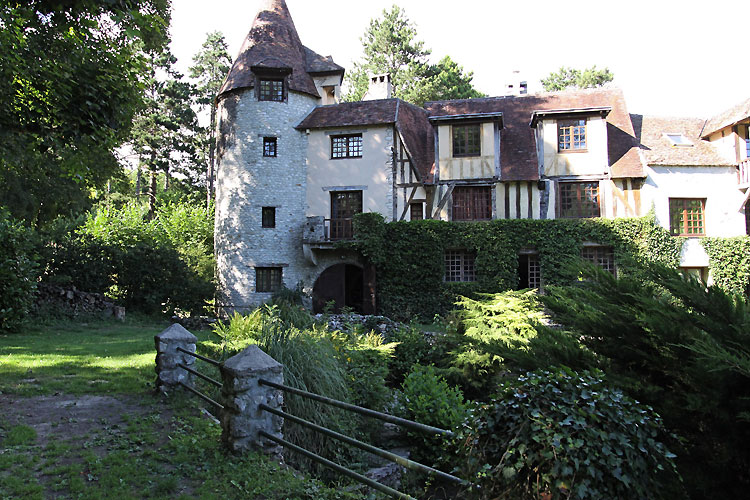 Façade et jardin. C0386