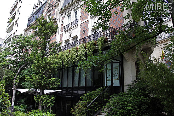 C0119 – Bucolic house in Paris