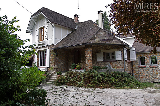 C0177 – Old decorative millstone