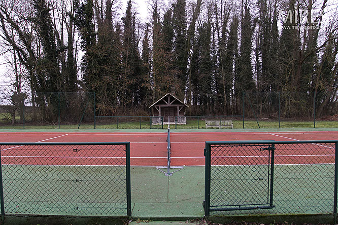 Tennis en forêt. C0143