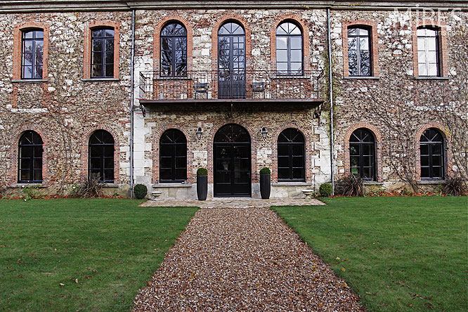 C0172 – Façade de briques et huisseries noires