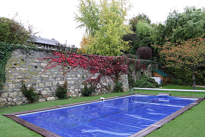 C0166 – Piscine au pied du mur