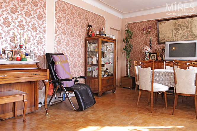 Salle à manger rétro. C0289