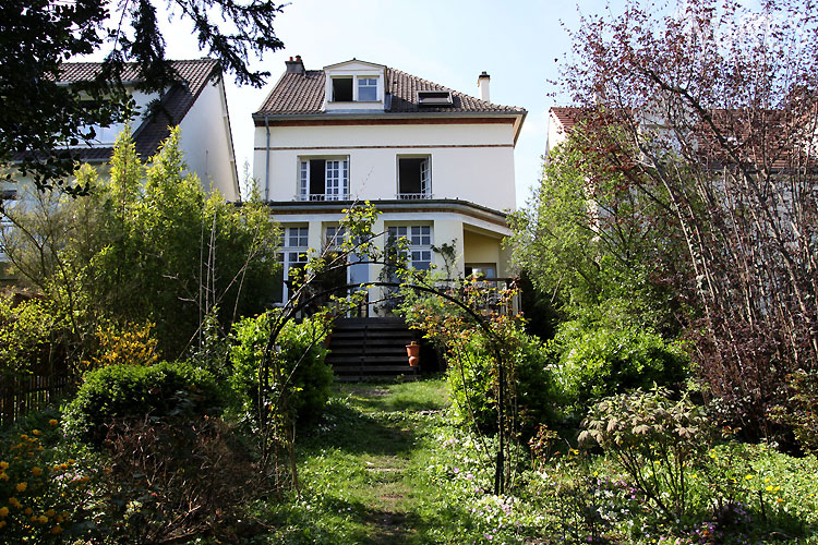 Façade et jardin. C0315