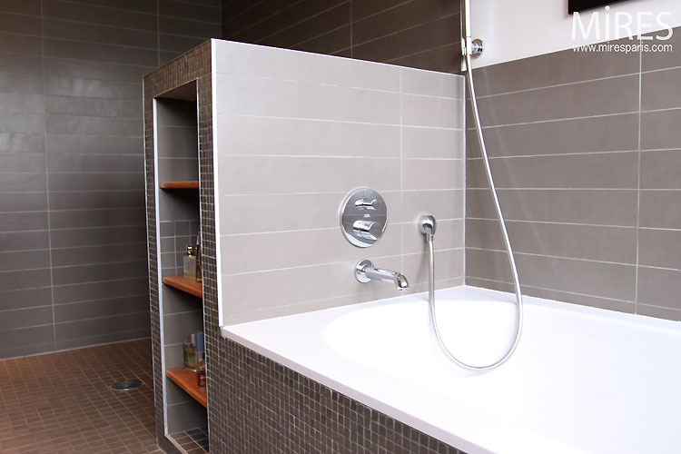 C0329 – Modern bathroom