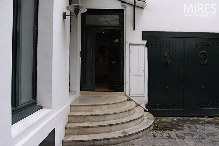 Cour parisienne. C0328