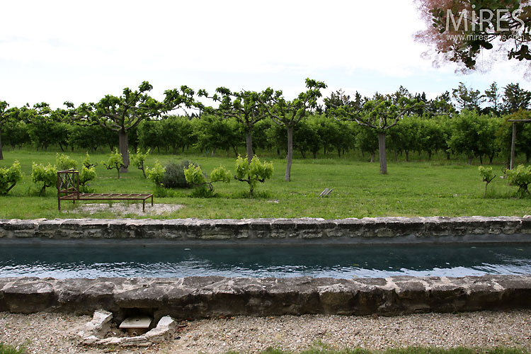 Piscine en pierre. C0339