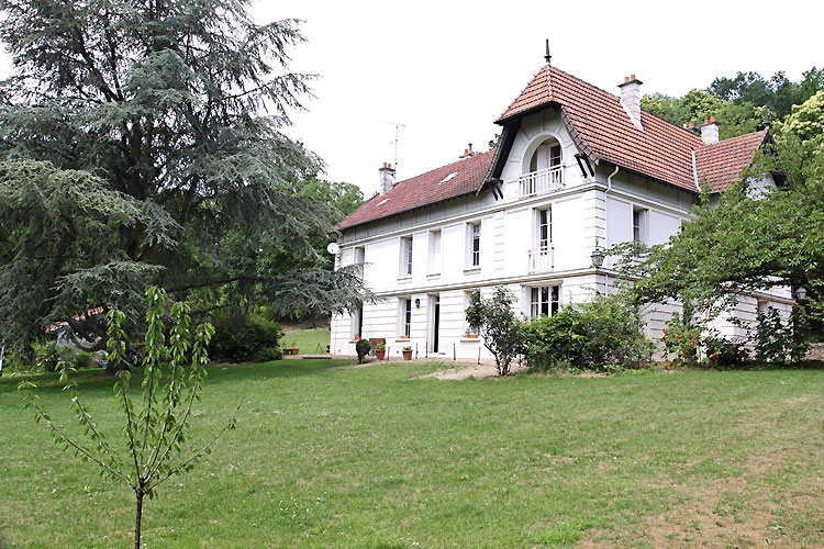 C0354 – Façade blanche et toit en tuiles