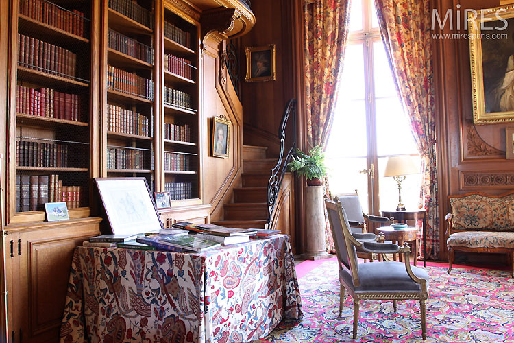 Salon de lecture et bibliothèque. C0355
