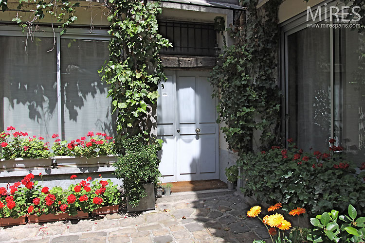 C0392 – Parisian courtyard