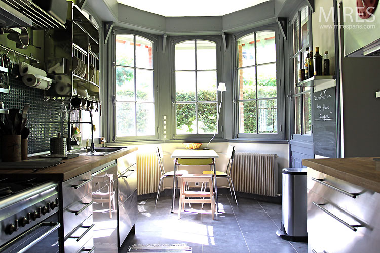 C0377 – Kitchen and bow window
