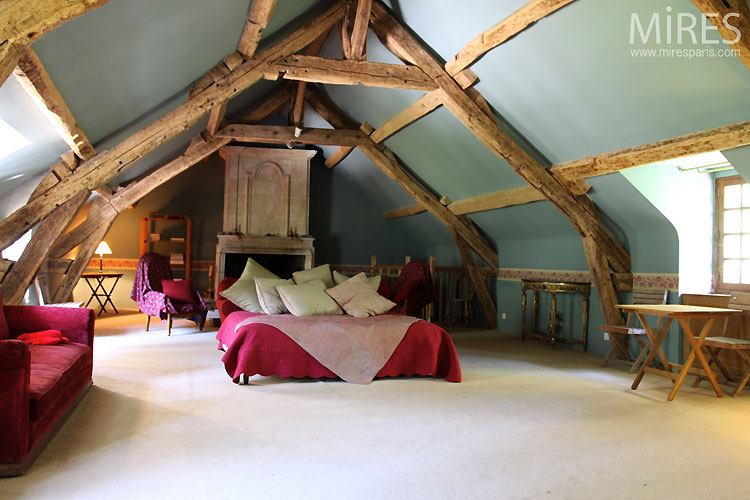Chambre sous-combles. C0386