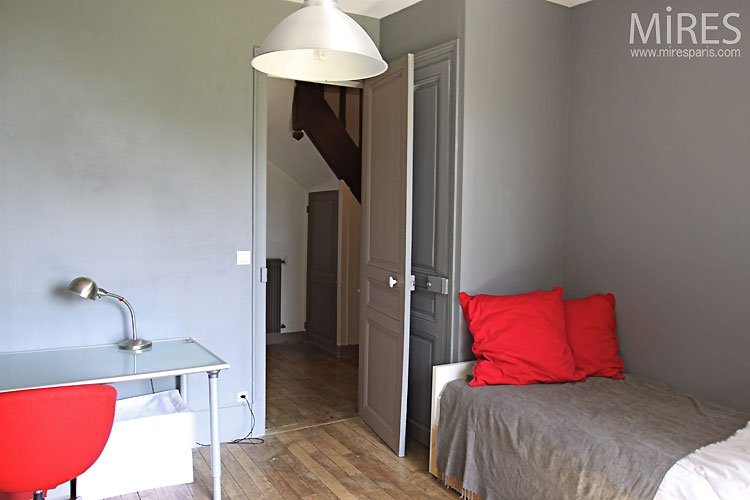 C0369 – Chambre et aplat gris