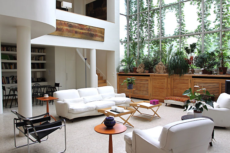 Contemporary lounge. C0403
