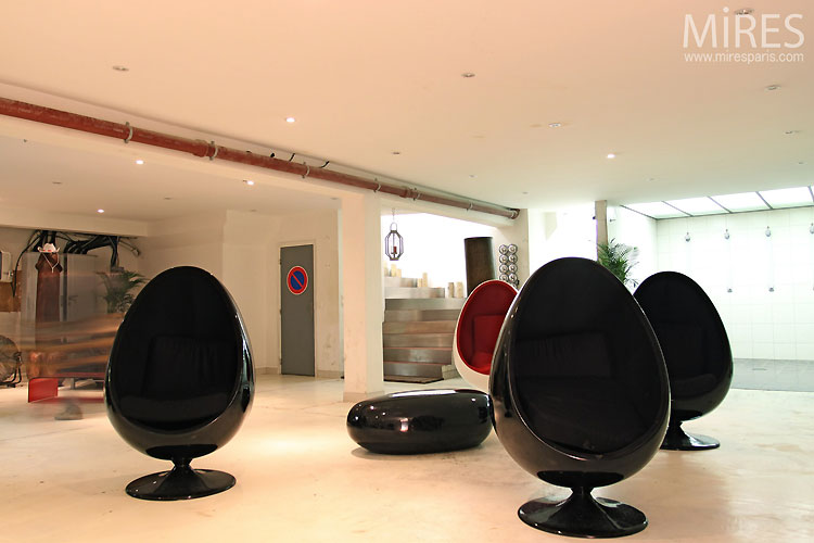 C0437 – Four egg chairs