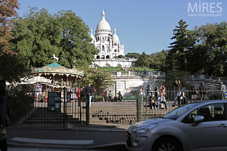 C0631 – At the bottom of Sacre Coeur