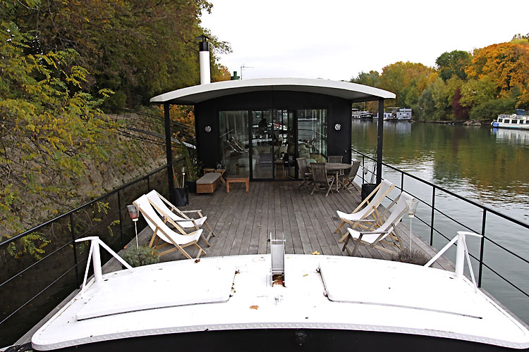 C0470 – Terrace on houseboat