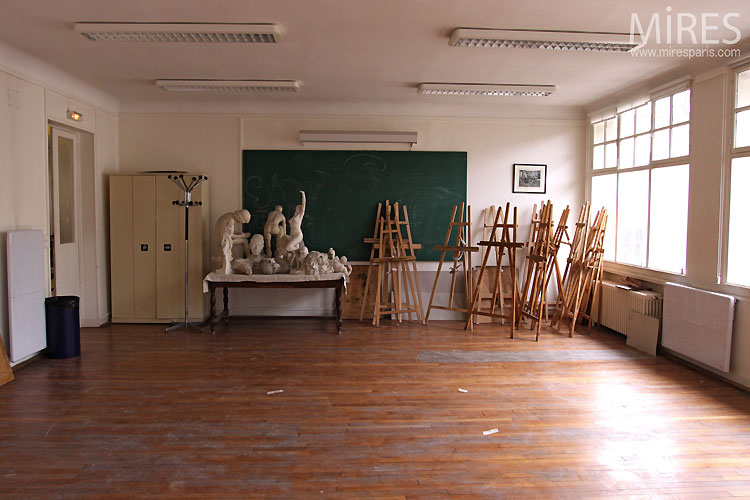 C0519 – Salle de classe et chevalets