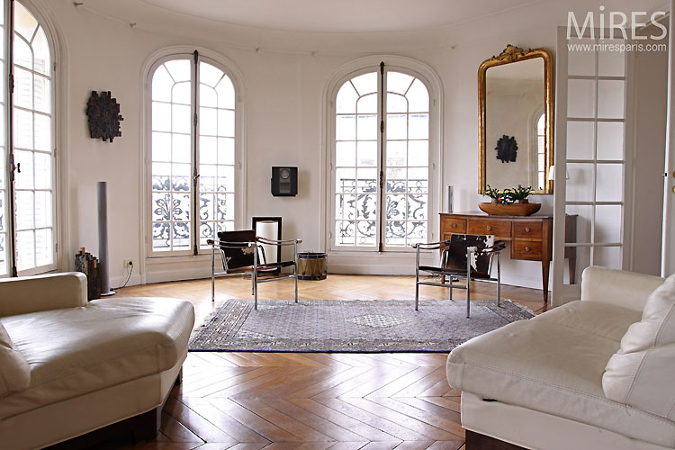 Parisian rounded lounge. C0517