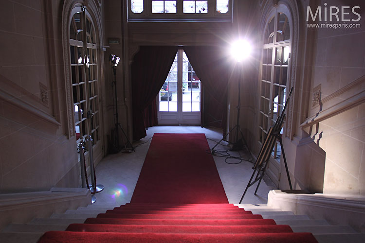 C0503 – Entrance and red carpet