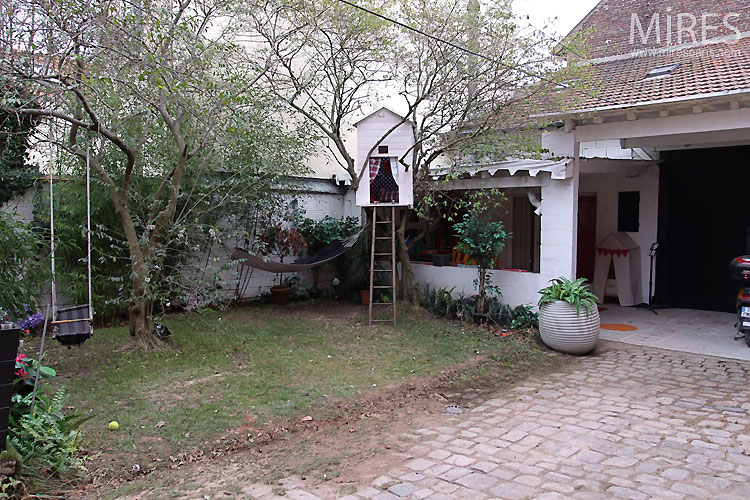 C0511 – Courtyard and garden