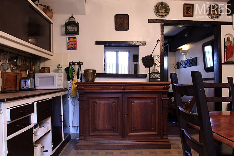 C0516 – Vintage kitchen