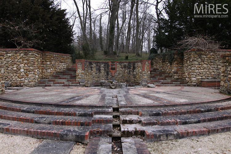 C0545 – Water and boxwood labyrinth