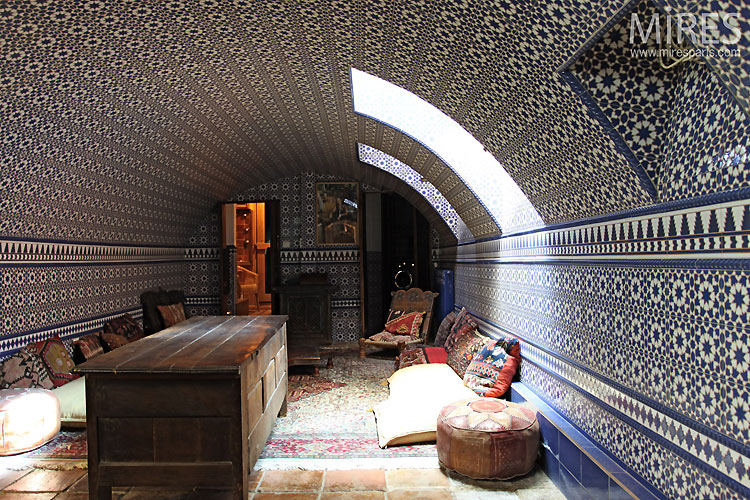 Oriental lounge archways. C0530