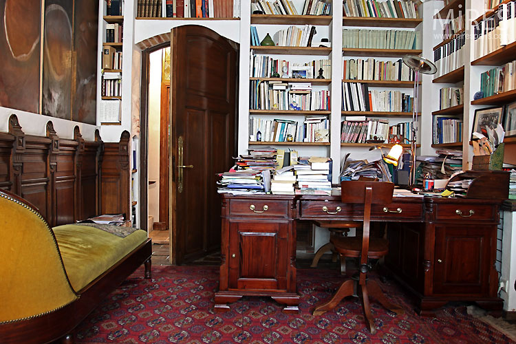 C0530 – Authentic office and library