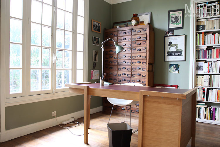 Home workspace. C0529