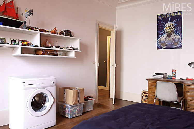 Bedroom and bathroom. C0529