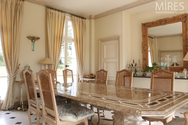 C0591 – A neoclassical dining room