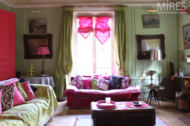 C0566 – Green and pink in the living room