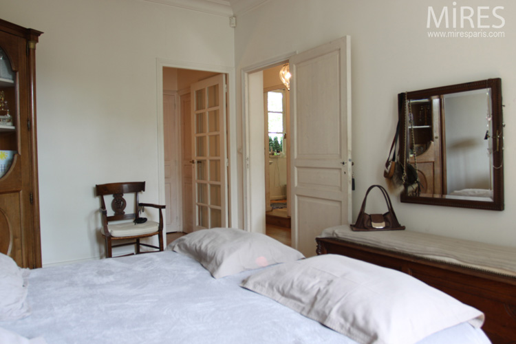 C0578 – A small serene bedroom