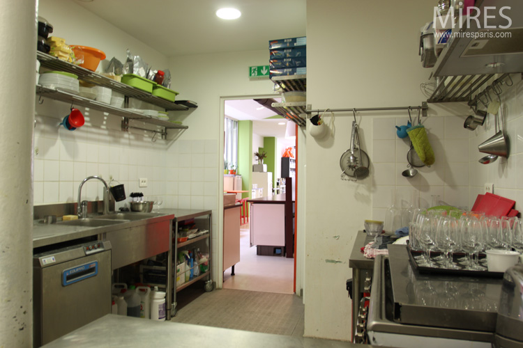 Une cuisine pro. C0561