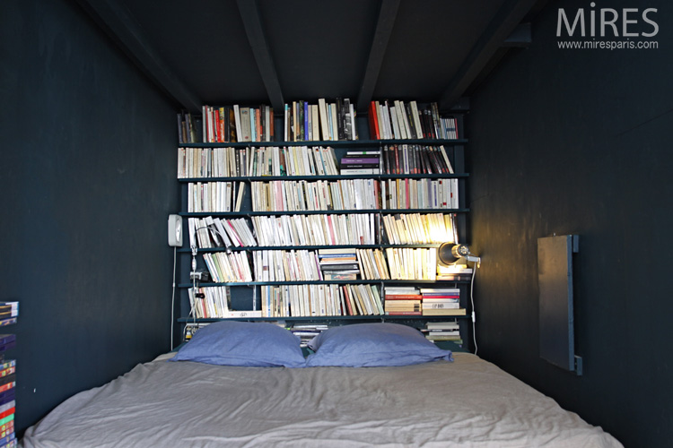 C0563 – A hidden bedroom-library