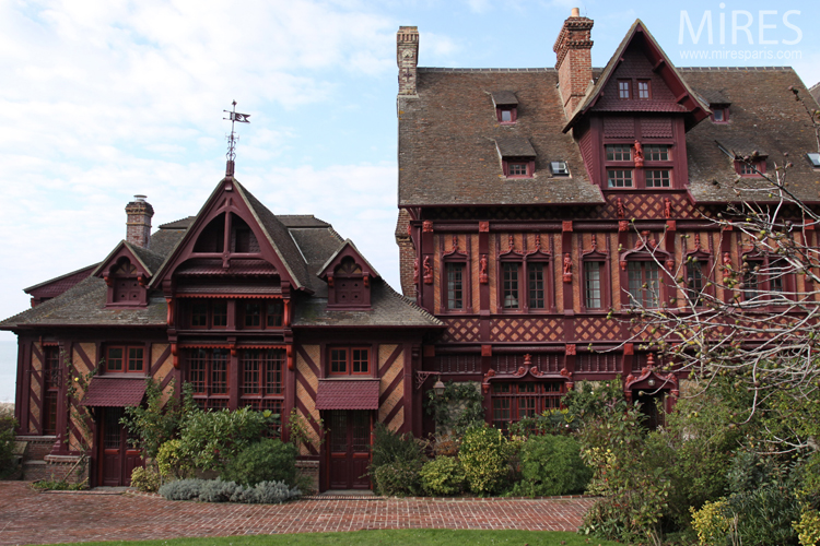 C0647 – Cour pavée en briques et mixed borders