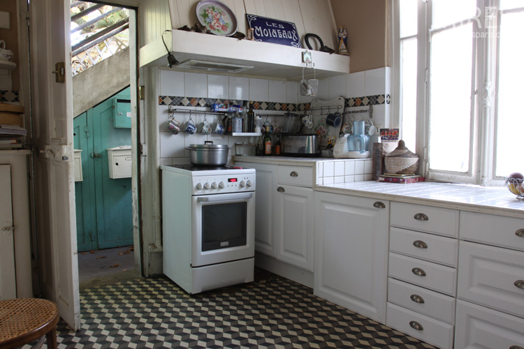 C0592 – A country kitchen