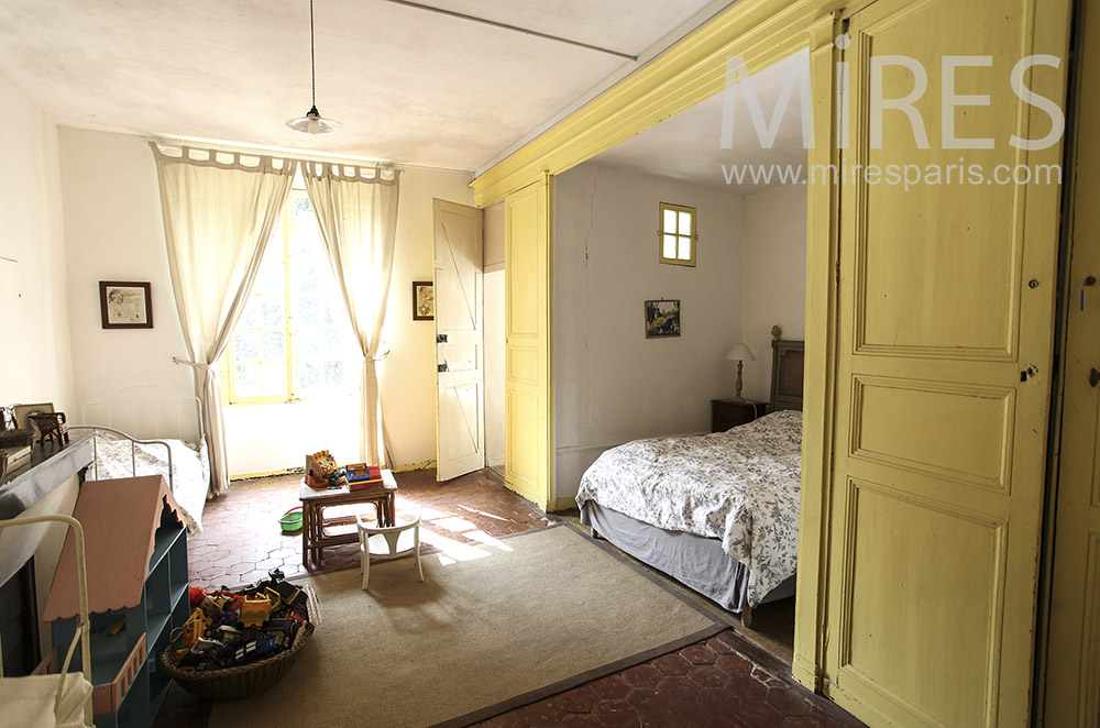 C0642 – Chambre jaune à alcôve