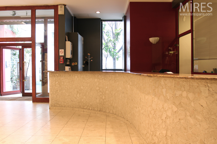 C0685 – Red and beige reception area with cafetaria