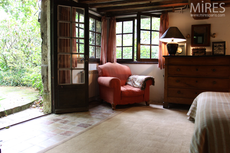 Confort rustique de plain-pied avec le jardin. C0571
